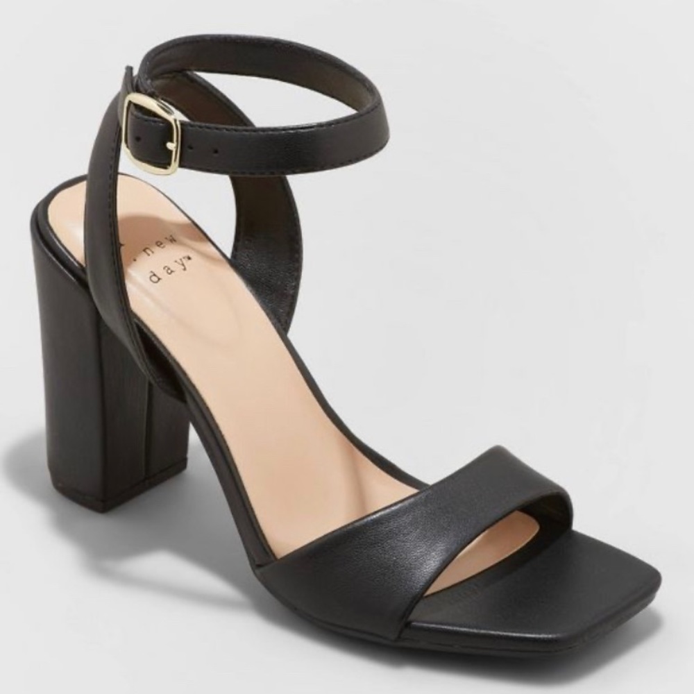 Black size 9.5 chunky heel